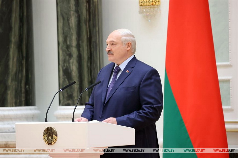 Ваши достижения вдохновляют. Лукашенко вручил награды выпускникам и преподавателям вузов