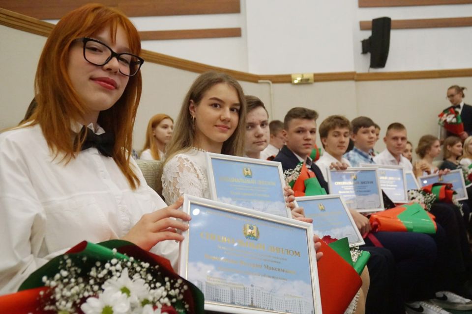 Победителей заключительного этапа республиканской олимпиады по учебным предметам и их педагогов чествовали в Могилеве   