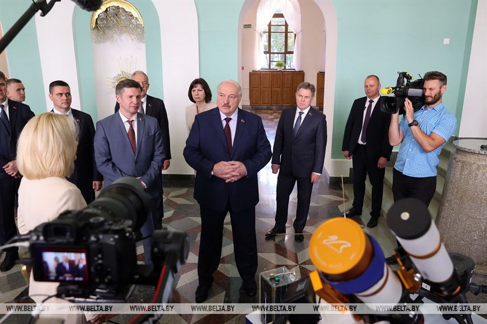 Александр Лукашенко посещает БГУ   