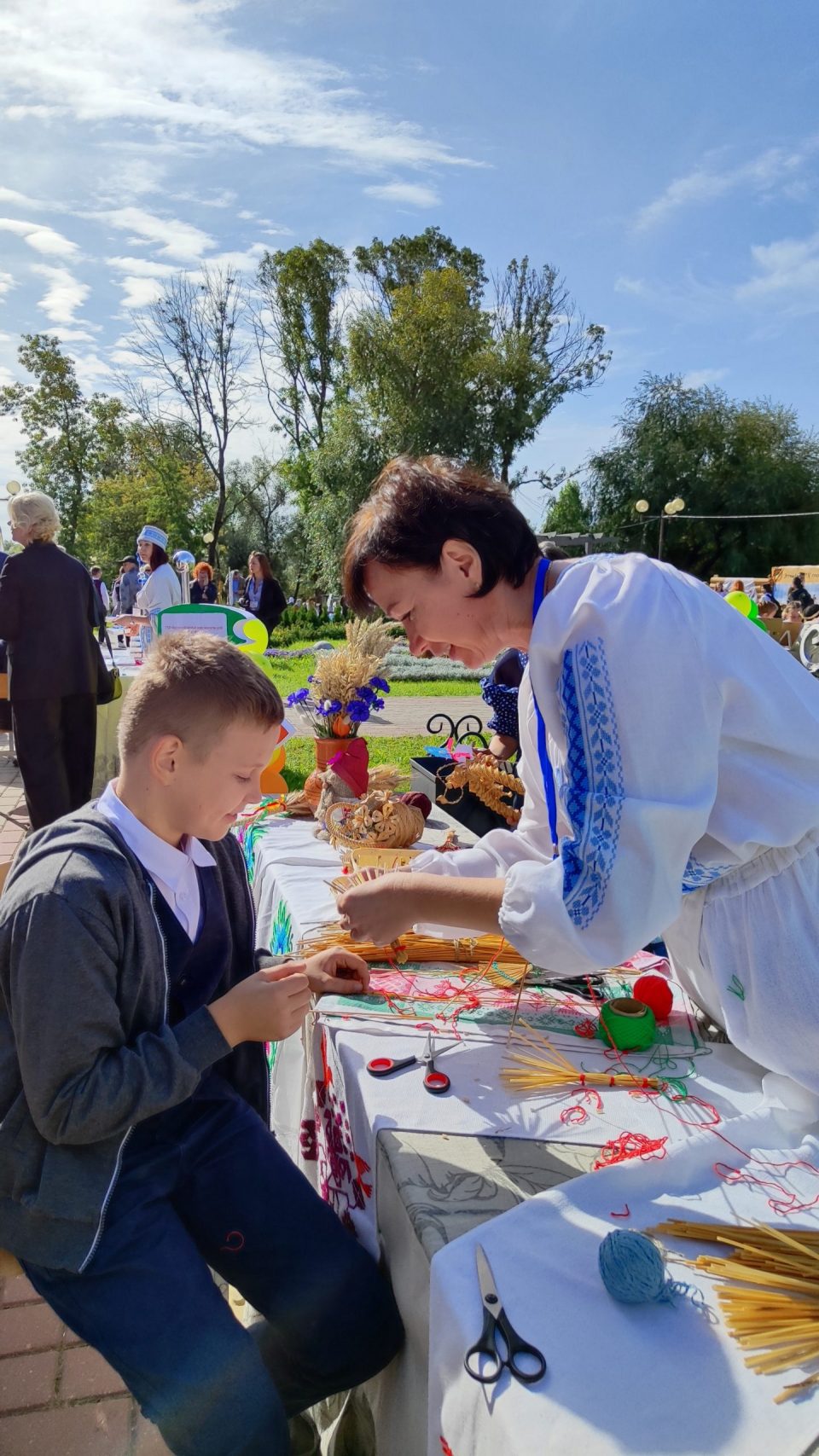 Поучаствовать в мастер-классах и записаться в кружок или секцию можно было сегодня в парке «Подниколье»