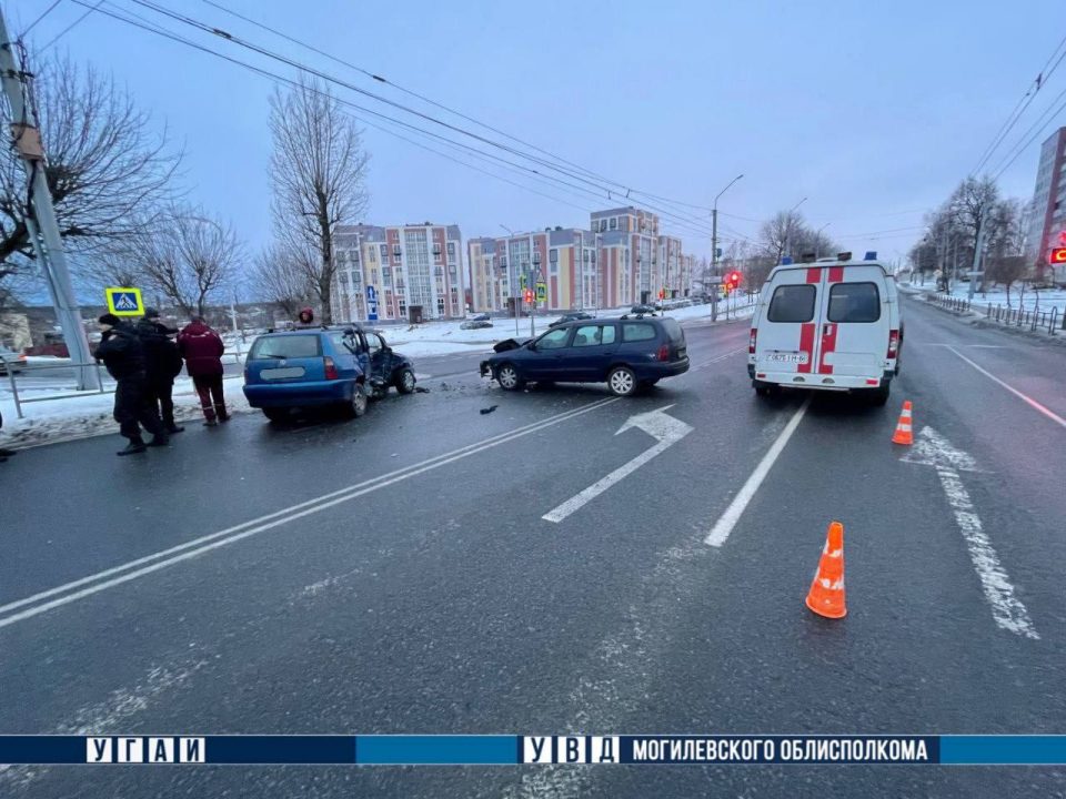 В Могилёве столкнулись два автомобиля
