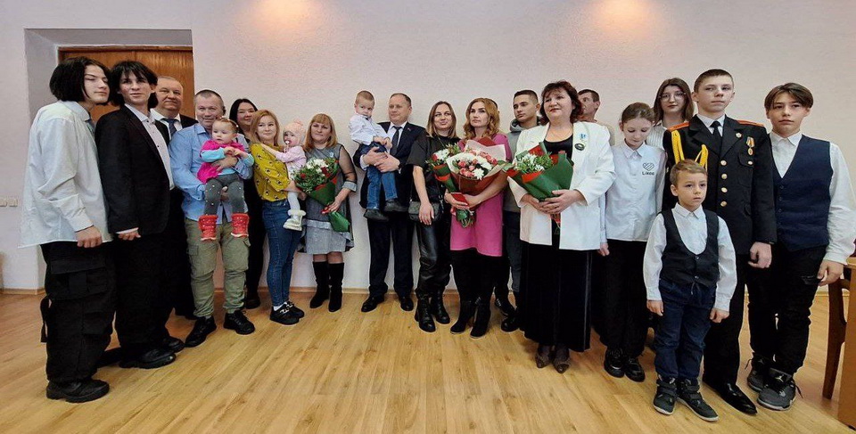 Орден Матери вручили троим жительницам Октябрьского района