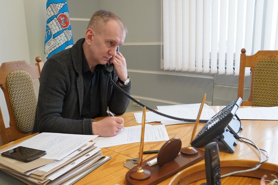 На связи могилевский горисполком: Анатолий Якубенко провел прямую телефонную линию