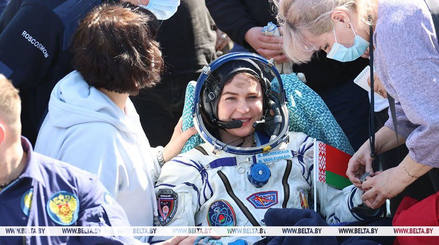 Космический экипаж с Василевской совершил посадку на Землю