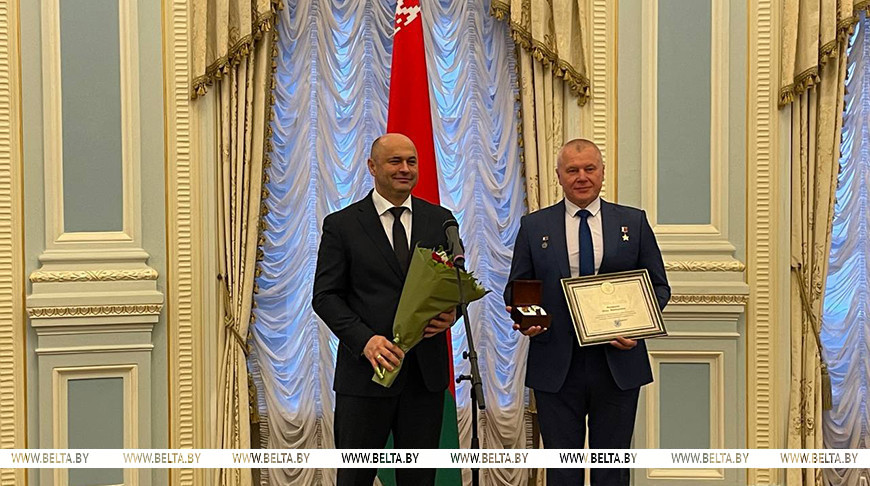 Орден и листы об объявлении Благодарности Президента Беларуси вручены представителям «Роскосмоса»