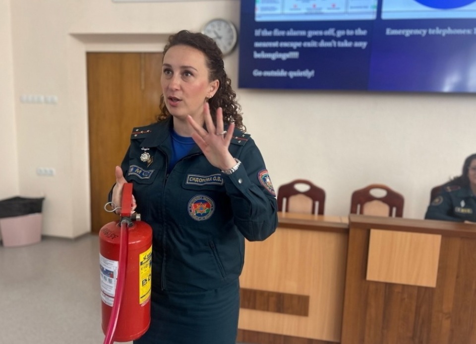 Могилевские спасатели обучают иностранных студентов правилам поведения в чрезвычайных ситуациях