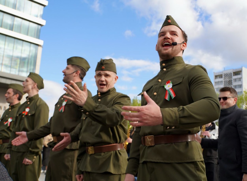 Могилев хором исполнял песни Великой Победы!