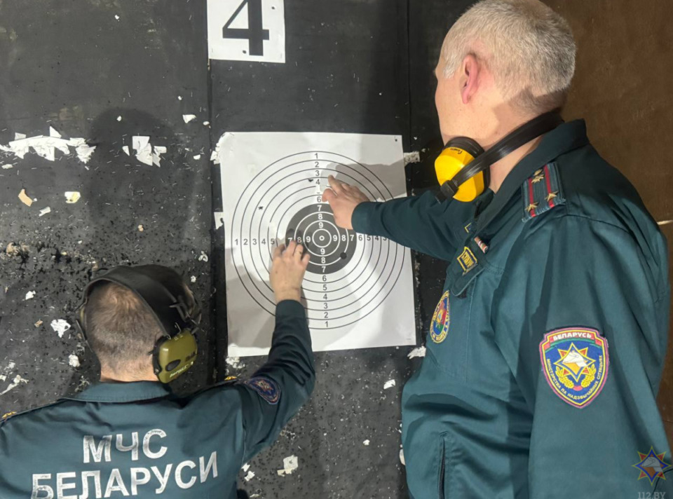 Чемпионат по стрельбе из табельного оружия среди работников МЧС стартовал в Могилеве