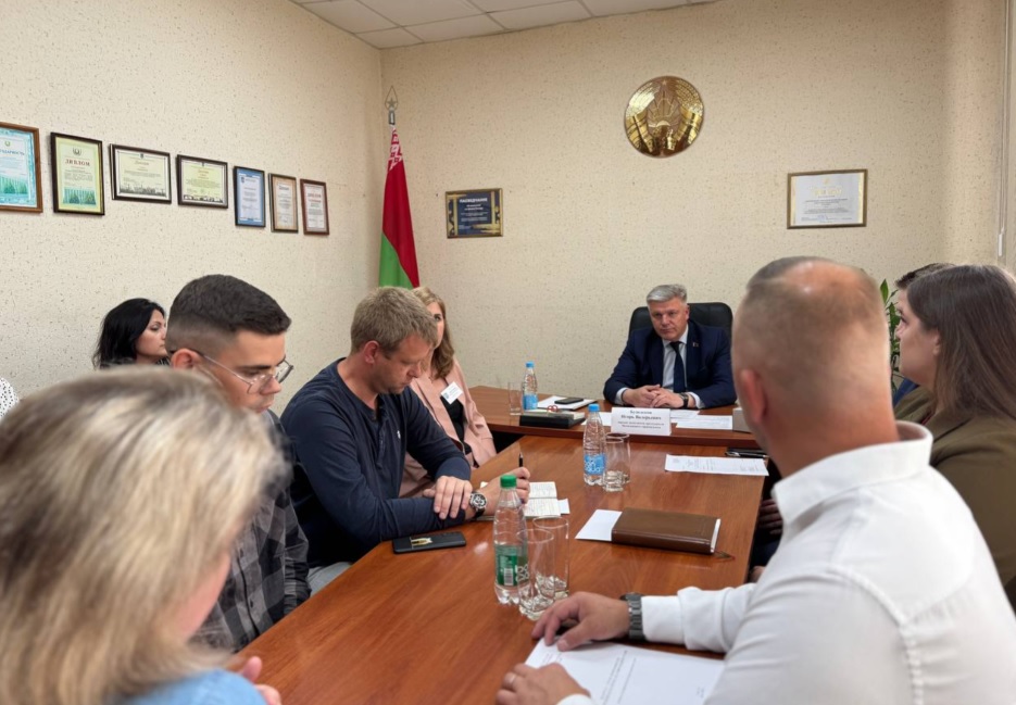 Выездной прием граждан в МГКУП «Горсвет» провел Игорь Бушлеков