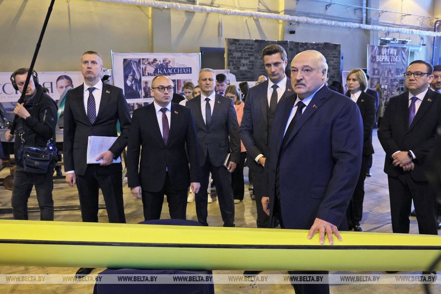 Лукашенко на «Беларусьфильме» ознакомился с перспективами развития в Беларуси «важнейшего из искусств»