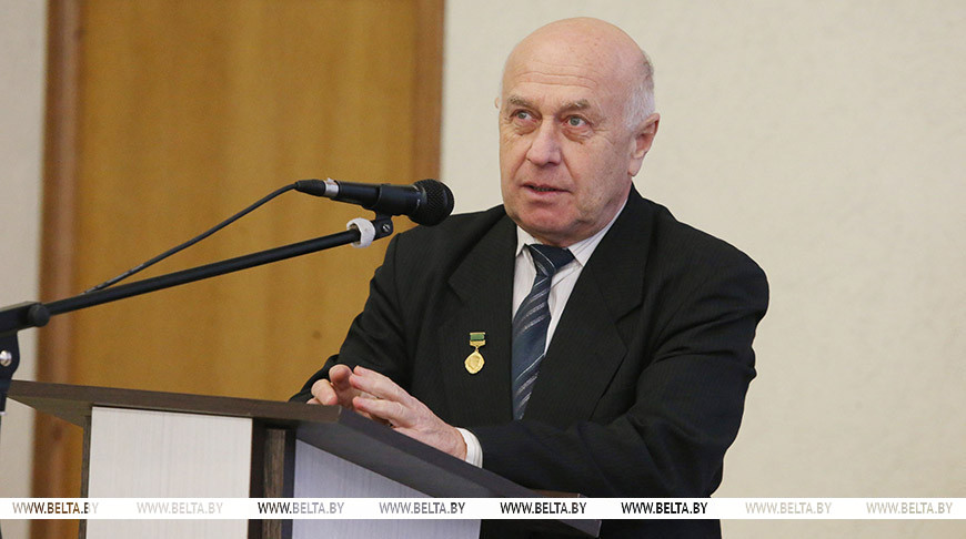 Лукашенко поздравил народного учителя Беларуси Валерия Барашкова с 75-летием 