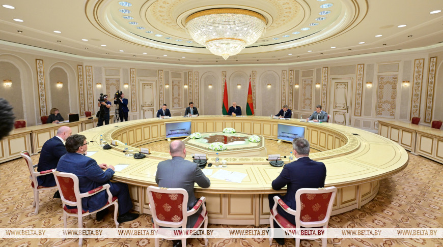 Лукашенко: Беларуси интересен опыт Самарской области в ракетостроении и самолетостроении