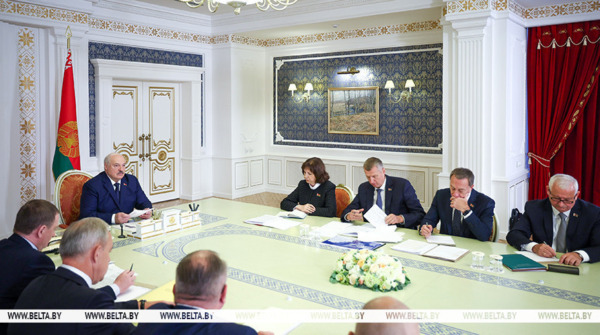Лукашенко потребовал решить типичные проблемы в торговле