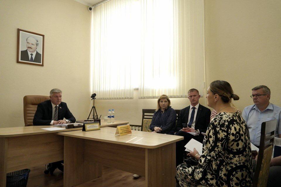 Личный прием граждан в Могилеве провел первый заместитель председателя горисполкома Игорь Бушлеков