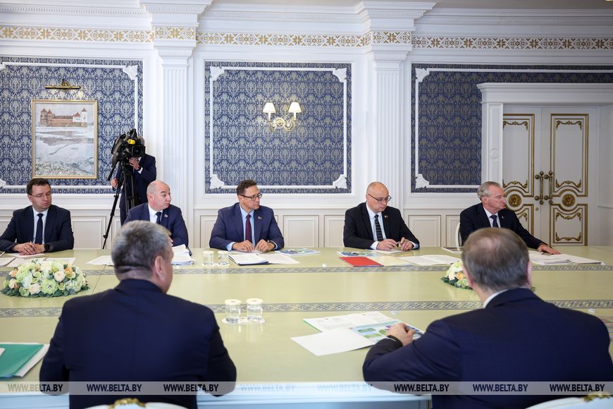 Лукашенко предложил механизм совместной работы государственных и частных фармпредприятий