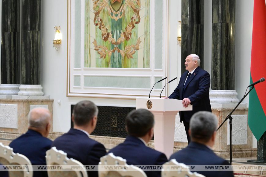 «Вами гордится страна!» Лукашенко вручил награды заслуженным аграриям Беларуси