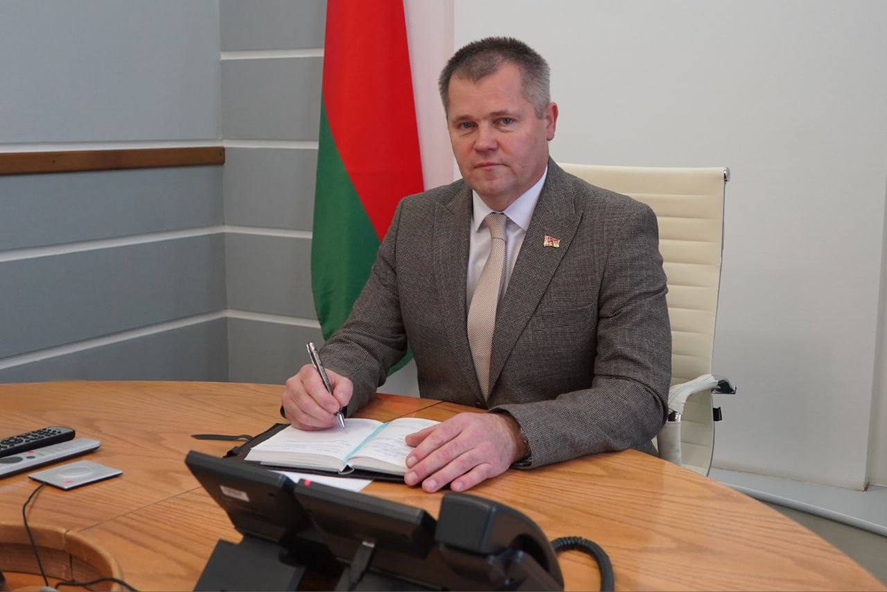 Прямую телефонную линию провел сегодня Григорий Сушко