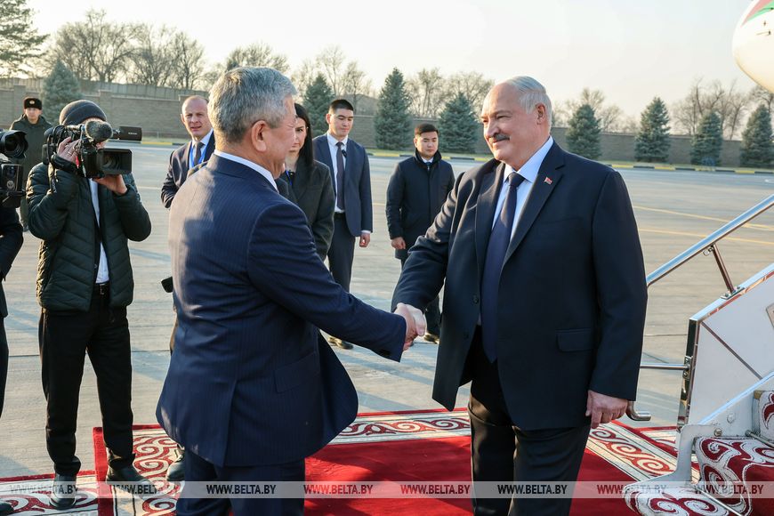 Лукашенко прибыл в Бишкек, где примет участие в саммите ОДКБ