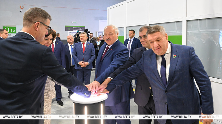 Лукашенко на «Горизонте» дал официальный старт массовому роботизированному производству телевизоров с ИИ