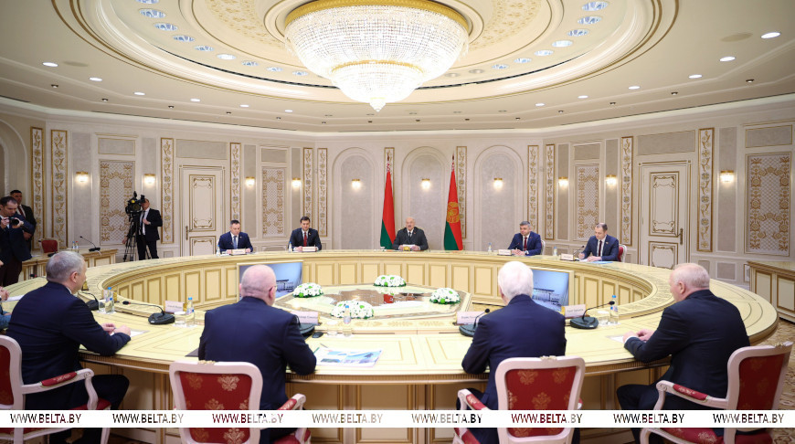 Лукашенко объяснил, почему Беларуси и России надо ориентироваться на свое