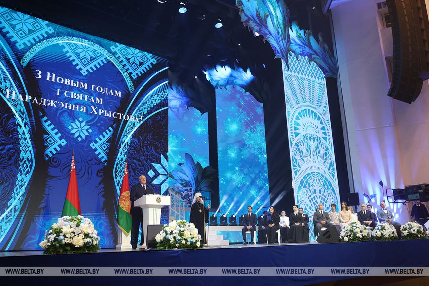 Лукашенко поблагодарил белорусских военных за мирный ратный труд