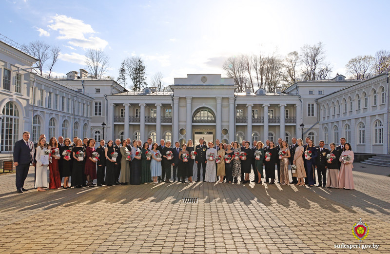 Праздник во дворце с элементами бала – могилевские эксперты красиво отметили свой профессиональный день