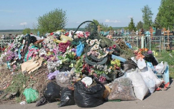 Сжигание мусора при уборке на кладбищах запрещено!