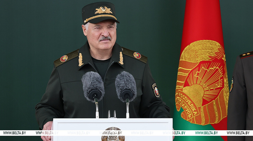 «Мы должны готовить специалистов». Лукашенко напомнил о задаче уйти от излишней муштры в армии