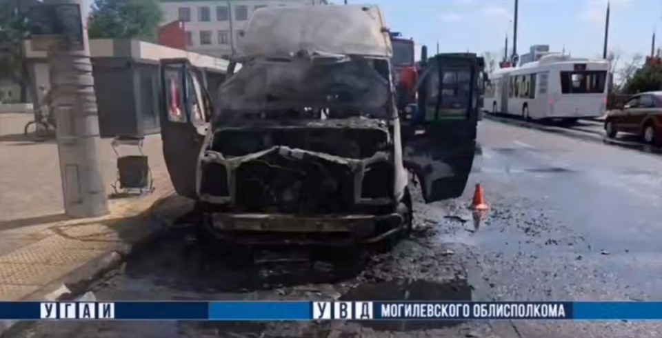 В Могилеве во время движения загорелась маршрутка