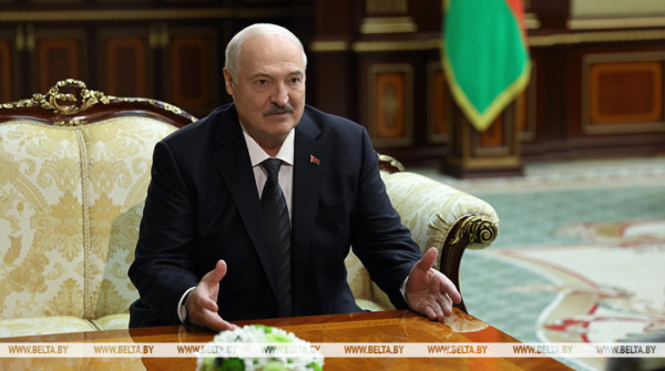 Лукашенко убежден, что рано или поздно народы Беларуси, России и Украины все равно будут вместе