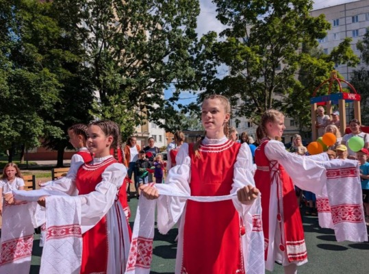 Яркая площадка для яркого отдыха!
