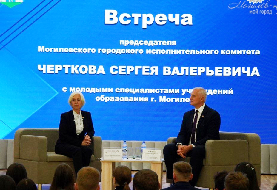 Сегодня в новой школе №6 вместо привычных уроков шла большая стройка планов на будущее