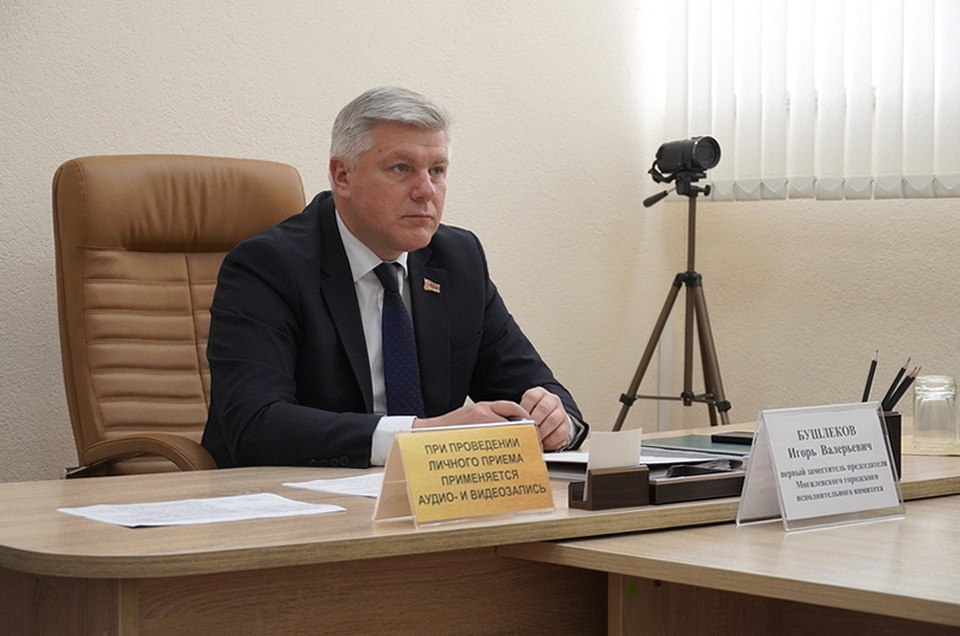 Горожане пришли с различными вопросами