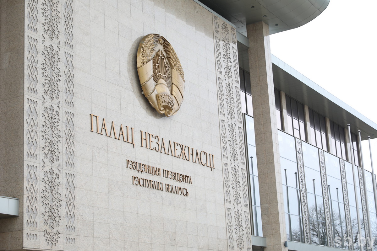 Лукашенко подписал указ, который упрощает оформление в электронном виде больничных и декретных